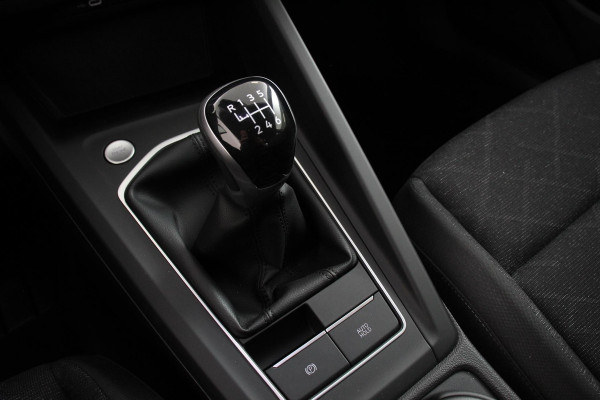 Volkswagen Golf 1.5 TSI 130pk Life Navigatie Climate control Camera Led Parkeer sensoren Virtuel Cockpit Stoel en Stuur verwarming