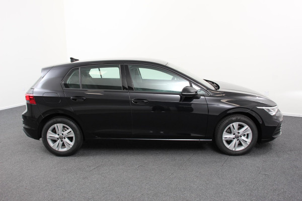 Volkswagen Golf 1.5 TSI 130pk Life Navigatie Climate control Camera Led Parkeer sensoren Virtuel Cockpit Stoel en Stuur verwarming