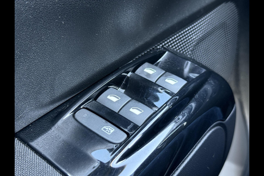 Citroën C3 1.2 PureTech Shine Navi,Clima,Cruise,Camera,Trekhaak,PDC,N.A.P,APK tot 05-2026