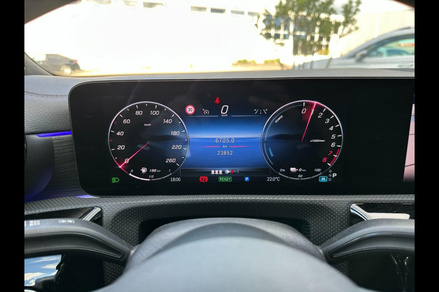 Mercedes-Benz CLA-Klasse 250 e Star Edition AMG Line l PANO l SFEERVERL.
