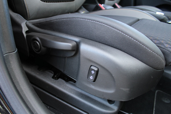 Opel Crossland X 1.2 Turbo 110PK Innovation | Automaat | Trekhaak | BLIS | Navigatie | Winterpack