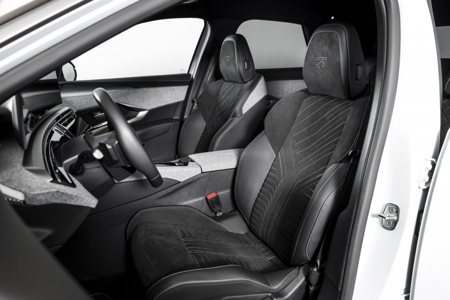 Peugeot 3008 1.2 Hybrid 145 GT | Dig. Cockpit | Adapt. Cruise | Stoel-+stuurverw. | PDC | Camera | NAV+App. Connect | ECC | 19" LM | Afn. Trekhaak | 0026