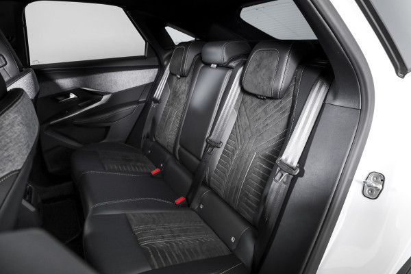 Peugeot 3008 1.2 Hybrid 145 GT | Dig. Cockpit | Adapt. Cruise | Stoel-+stuurverw. | PDC | Camera | NAV+App. Connect | ECC | 19" LM | Afn. Trekhaak | 0026