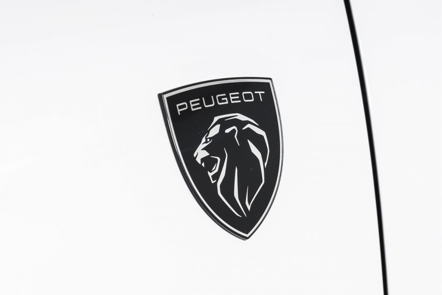 Peugeot 3008 1.2 Hybrid 145 GT | Dig. Cockpit | Adapt. Cruise | Stoel-+stuurverw. | PDC | Camera | NAV+App. Connect | ECC | 19" LM | Afn. Trekhaak | 0026