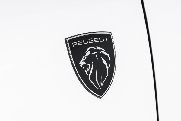 Peugeot 3008 1.2 Hybrid 145 GT | Dig. Cockpit | Adapt. Cruise | Stoel-+stuurverw. | PDC | Camera | NAV+App. Connect | ECC | 19" LM | Afn. Trekhaak | 0026