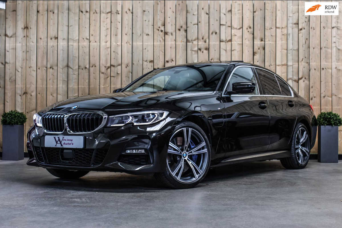 BMW 3-serie 330e M-Sport *Schuifdak*H/K*Individual*Comforttoegang* BMW 3-serie 330e M-Sport *Schuifdak*H/K*Individual*Comforttoegang*