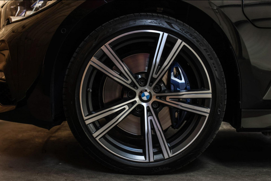 BMW 3-serie 330e M-Sport *Schuifdak*H/K*Individual*Comforttoegang*
