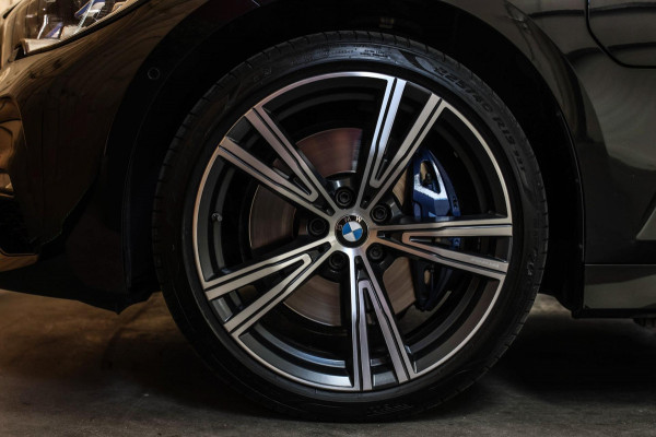 BMW 3-serie 330e M-Sport *Schuifdak*H/K*Individual*Comforttoegang*