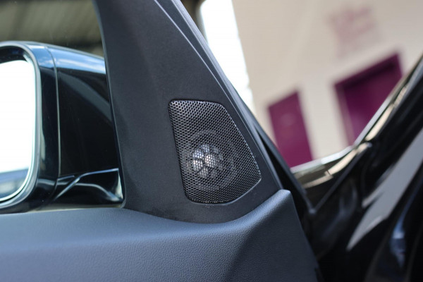 BMW 3-serie 330e M-Sport *Schuifdak*H/K*Individual*Comforttoegang*