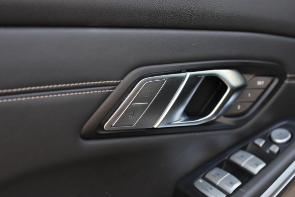 BMW 3-serie 330e M-Sport *Schuifdak*H/K*Individual*Comforttoegang*