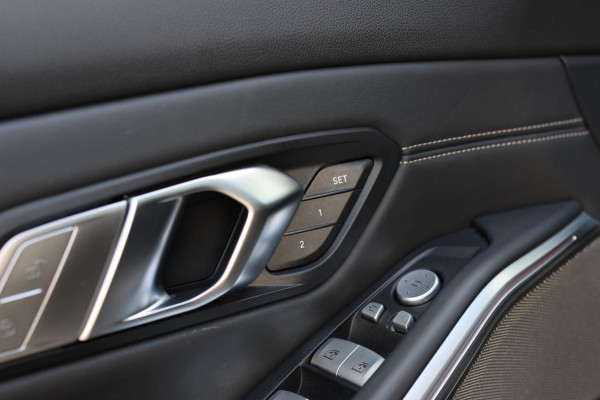 BMW 3-serie 330e M-Sport *Schuifdak*H/K*Individual*Comforttoegang*