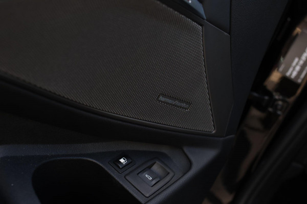 BMW 3-serie 330e M-Sport *Schuifdak*H/K*Individual*Comforttoegang*