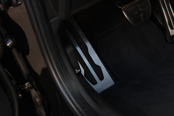 BMW 3-serie 330e M-Sport *Schuifdak*H/K*Individual*Comforttoegang*