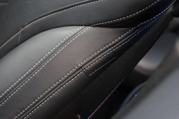 BMW 3-serie 330e M-Sport *Schuifdak*H/K*Individual*Comforttoegang*
