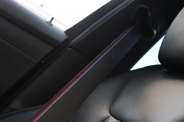 BMW 3-serie 330e M-Sport *Schuifdak*H/K*Individual*Comforttoegang*