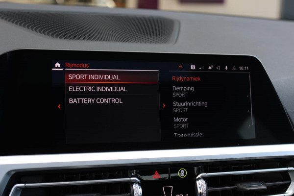 BMW 3-serie 330e M-Sport *Schuifdak*H/K*Individual*Comforttoegang*