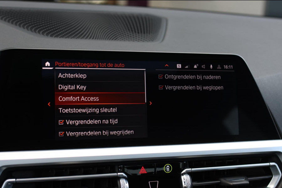 BMW 3-serie 330e M-Sport *Schuifdak*H/K*Individual*Comforttoegang*