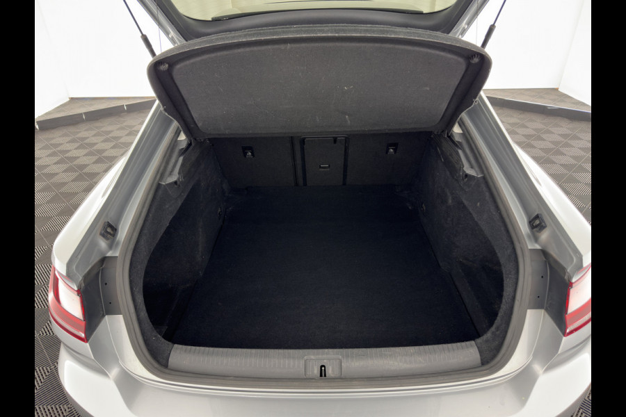 Volkswagen Arteon 2.0 TDI Elegance Business (INCL-BTW) Aut. *PANO | LEATHER-ALCANTARA | FULL-LED | DIGI-COCKPIT | CAMERA | KEYLESS | NAVI-FULLMAP |  ADAPTIVE-CRUISE | PRIVACY-GLASS | HEATED-COMFORTSEATS | 19''ALU*