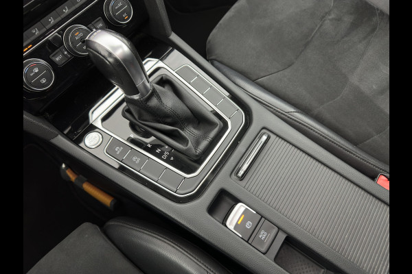 Volkswagen Arteon 2.0 TDI Elegance Business (INCL-BTW) Aut. *PANO | LEATHER-ALCANTARA | FULL-LED | DIGI-COCKPIT | CAMERA | KEYLESS | NAVI-FULLMAP |  ADAPTIVE-CRUISE | PRIVACY-GLASS | HEATED-COMFORTSEATS | 19''ALU*