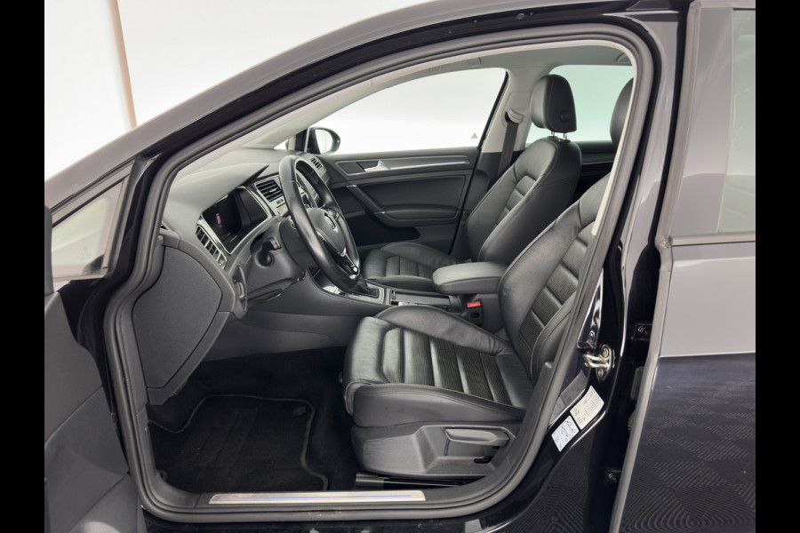 Volkswagen e-Golf E-DITION (INCL.BTW) *HEAT-PUMP | LUXURY-LEATHER | FULL-LED | DIGI-COCKPIT | NAVI-FULLMAP | HEATED-SPORTSEATS | CAMERA | DAB+ | AMBIENT-LIGHT | 16''ALU*