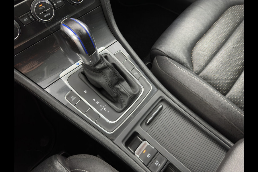 Volkswagen e-Golf E-DITION (INCL.BTW) *HEAT-PUMP | LUXURY-LEATHER | FULL-LED | DIGI-COCKPIT | NAVI-FULLMAP | HEATED-SPORTSEATS | CAMERA | DAB+ | AMBIENT-LIGHT | 16''ALU*
