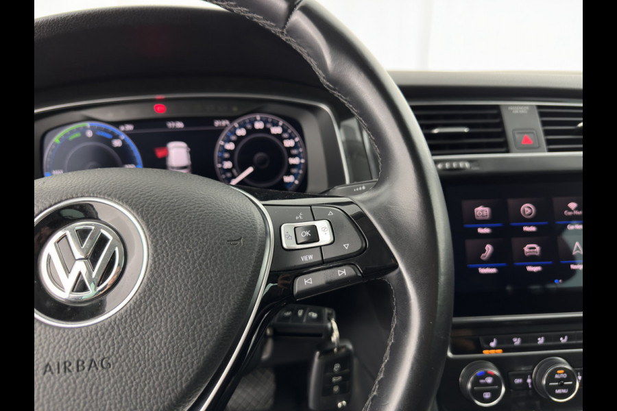 Volkswagen e-Golf E-DITION (INCL.BTW) *HEAT-PUMP | LUXURY-LEATHER | FULL-LED | DIGI-COCKPIT | NAVI-FULLMAP | HEATED-SPORTSEATS | CAMERA | DAB+ | AMBIENT-LIGHT | 16''ALU*
