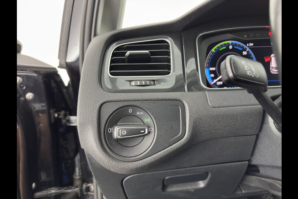Volkswagen e-Golf E-DITION (INCL.BTW) *HEAT-PUMP | LUXURY-LEATHER | FULL-LED | DIGI-COCKPIT | NAVI-FULLMAP | HEATED-SPORTSEATS | CAMERA | DAB+ | AMBIENT-LIGHT | 16''ALU*