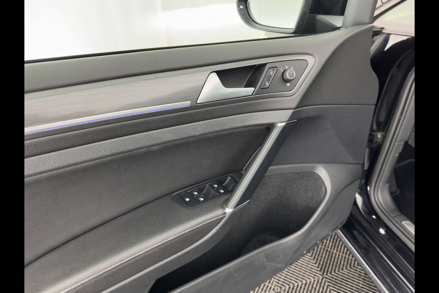 Volkswagen e-Golf E-DITION (INCL.BTW) *HEAT-PUMP | LUXURY-LEATHER | FULL-LED | DIGI-COCKPIT | NAVI-FULLMAP | HEATED-SPORTSEATS | CAMERA | DAB+ | AMBIENT-LIGHT | 16''ALU*
