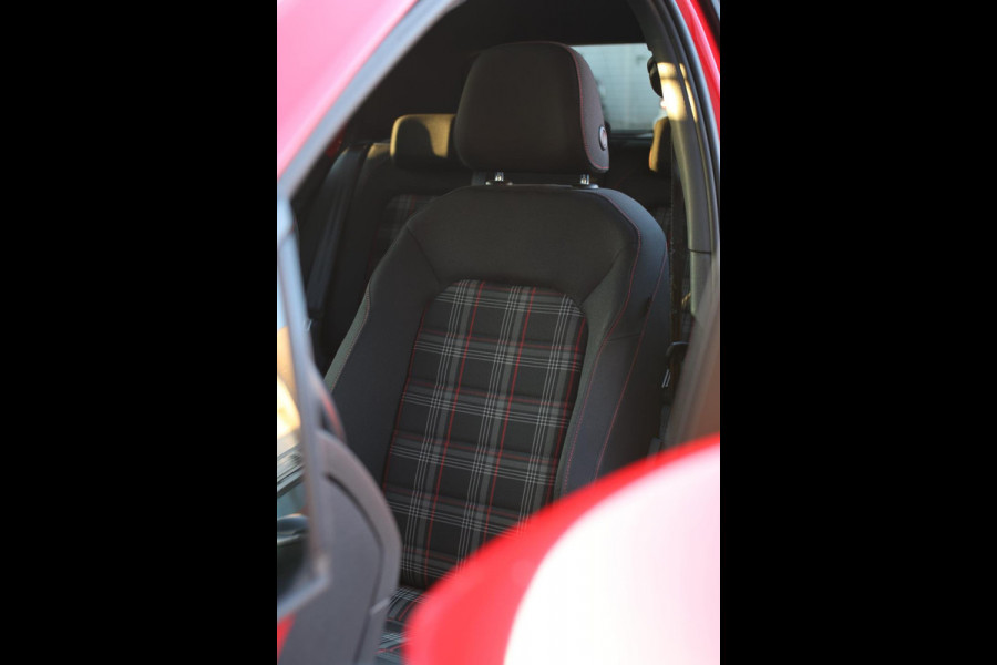 Volkswagen Golf 2.0 TSI GTI Performance *Pano*DCC*Dynaudio*Camera*Standkachel*
