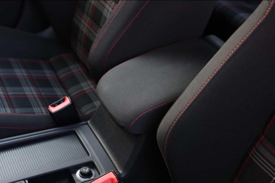 Volkswagen Golf 2.0 TSI GTI Performance *Pano*DCC*Dynaudio*Camera*Standkachel*
