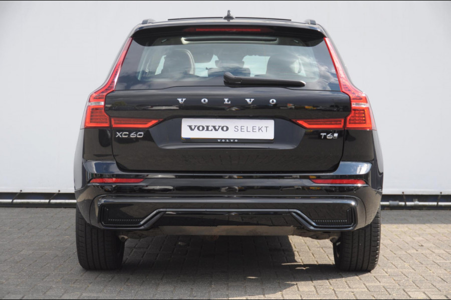 Volvo XC60 T6 350PK Automaat AWD Ultra Dark Trekhaak / BLIS / Harman Kardon audio / Head-up display / Harman Kardon audio / Panoramadak / BLIS / Elektrisch bedienbare voorstoelen / Memory seats / Verwarmbare stoelen / Keyless entry /