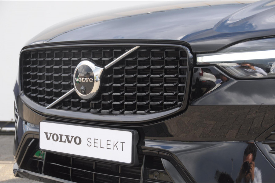Volvo XC60 T6 350PK Automaat AWD Ultra Dark Trekhaak / BLIS / Harman Kardon audio / Head-up display / Harman Kardon audio / Panoramadak / BLIS / Elektrisch bedienbare voorstoelen / Memory seats / Verwarmbare stoelen / Keyless entry /