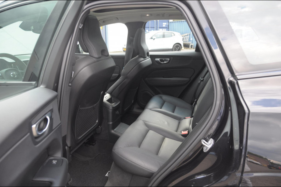 Volvo XC60 T6 350PK Automaat AWD Ultra Dark Trekhaak / BLIS / Harman Kardon audio / Head-up display / Harman Kardon audio / Panoramadak / BLIS / Elektrisch bedienbare voorstoelen / Memory seats / Verwarmbare stoelen / Keyless entry /