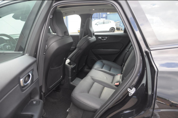Volvo XC60 T6 350PK Automaat AWD Ultra Dark Trekhaak / BLIS / Harman Kardon audio / Head-up display / Harman Kardon audio / Panoramadak / BLIS / Elektrisch bedienbare voorstoelen / Memory seats / Verwarmbare stoelen / Keyless entry /