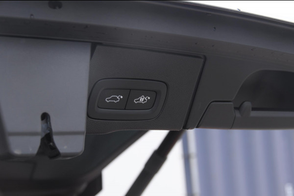 Volvo XC60 T6 350PK Automaat AWD Ultra Dark Trekhaak / BLIS / Harman Kardon audio / Head-up display / Harman Kardon audio / Panoramadak / BLIS / Elektrisch bedienbare voorstoelen / Memory seats / Verwarmbare stoelen / Keyless entry /