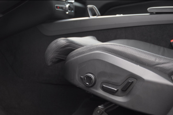 Volvo XC60 T6 350PK Automaat AWD Ultra Dark Trekhaak / BLIS / Harman Kardon audio / Head-up display / Harman Kardon audio / Panoramadak / BLIS / Elektrisch bedienbare voorstoelen / Memory seats / Verwarmbare stoelen / Keyless entry /