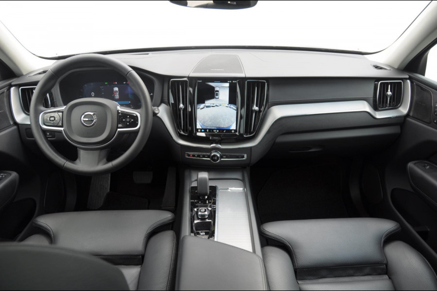 Volvo XC60 T6 350PK Automaat AWD Ultra Dark Trekhaak / BLIS / Harman Kardon audio / Head-up display / Harman Kardon audio / Panoramadak / BLIS / Elektrisch bedienbare voorstoelen / Memory seats / Verwarmbare stoelen / Keyless entry /