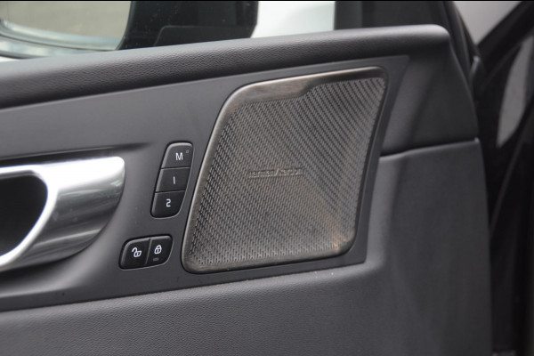 Volvo XC60 T6 350PK Automaat AWD Ultra Dark Trekhaak / BLIS / Harman Kardon audio / Head-up display / Harman Kardon audio / Panoramadak / BLIS / Elektrisch bedienbare voorstoelen / Memory seats / Verwarmbare stoelen / Keyless entry /