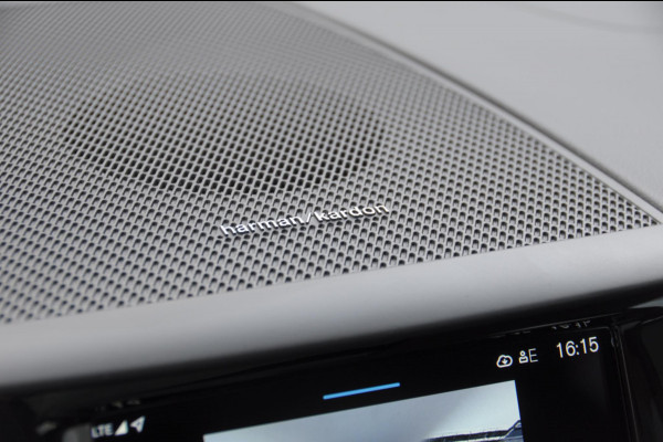 Volvo XC60 T6 350PK Automaat AWD Ultra Dark Trekhaak / BLIS / Harman Kardon audio / Head-up display / Harman Kardon audio / Panoramadak / BLIS / Elektrisch bedienbare voorstoelen / Memory seats / Verwarmbare stoelen / Keyless entry /