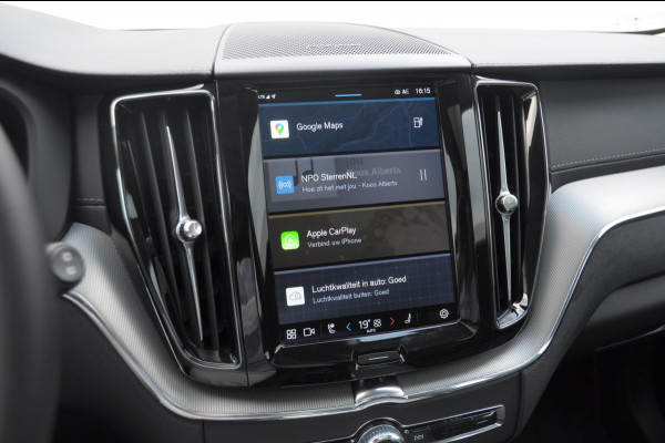 Volvo XC60 T6 350PK Automaat AWD Ultra Dark Trekhaak / BLIS / Harman Kardon audio / Head-up display / Harman Kardon audio / Panoramadak / BLIS / Elektrisch bedienbare voorstoelen / Memory seats / Verwarmbare stoelen / Keyless entry /