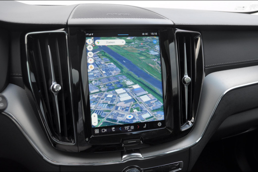 Volvo XC60 T6 350PK Automaat AWD Ultra Dark Trekhaak / BLIS / Harman Kardon audio / Head-up display / Harman Kardon audio / Panoramadak / BLIS / Elektrisch bedienbare voorstoelen / Memory seats / Verwarmbare stoelen / Keyless entry /