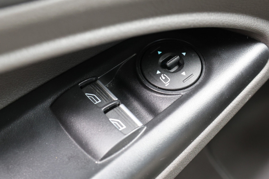 Ford Transit Connect 1.0 Ecoboost 100 PK L2 | 3-Zitter | Dealer onderhouden | Cruise control | Airco | PDC | | Elek. inklapbare spiegels | Bluetooth | Multimedia | Nieuwe APK