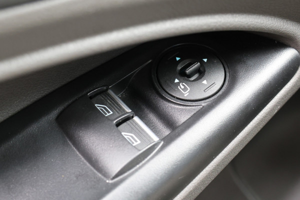 Ford Transit Connect 1.0 Ecoboost 100 PK L2 | 3-Zitter | Dealer onderhouden | Cruise control | Airco | PDC | | Elek. inklapbare spiegels | Bluetooth | Multimedia | Nieuwe APK