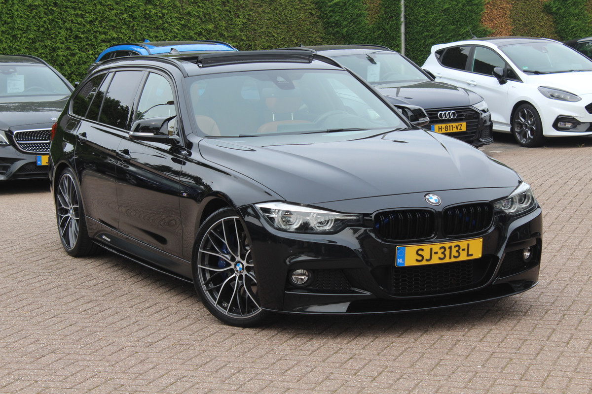 BMW 3 Serie Touring 330i M Sport Edition / M Performance / Trekhaak / Panoramadak / 360Camera / Leder / 19'' / Head-up / Navigatie / Harman Kardon / Stoelverwarming / DAB / Cruise Control