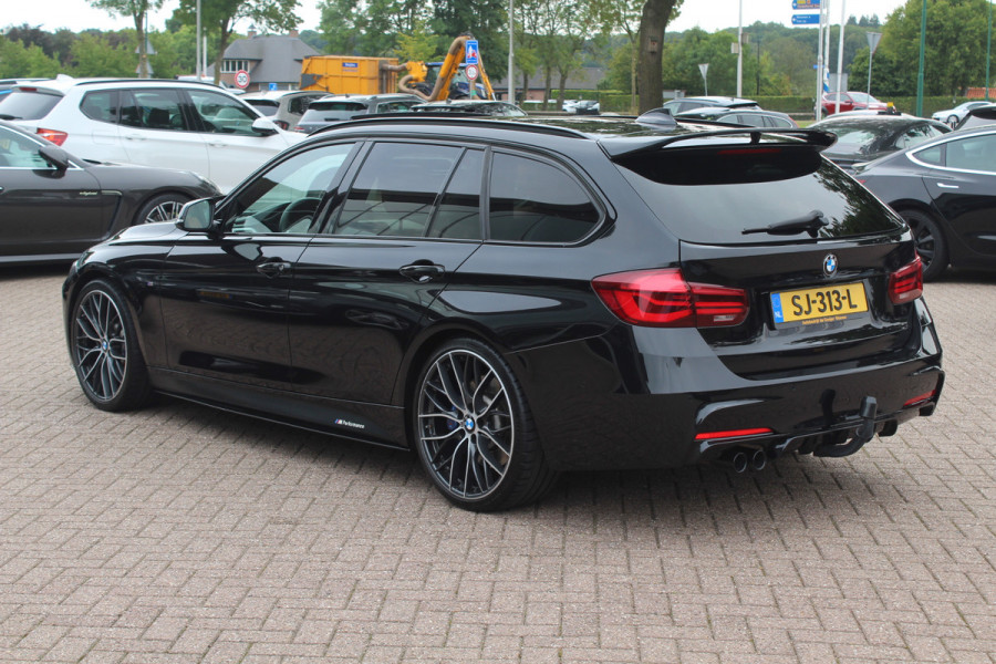 BMW 3 Serie Touring 330i M Sport Edition / M Performance / Trekhaak / Panoramadak / 360Camera / Leder / 19'' / Head-up / Navigatie / Harman Kardon / Stoelverwarming / DAB / Cruise Control