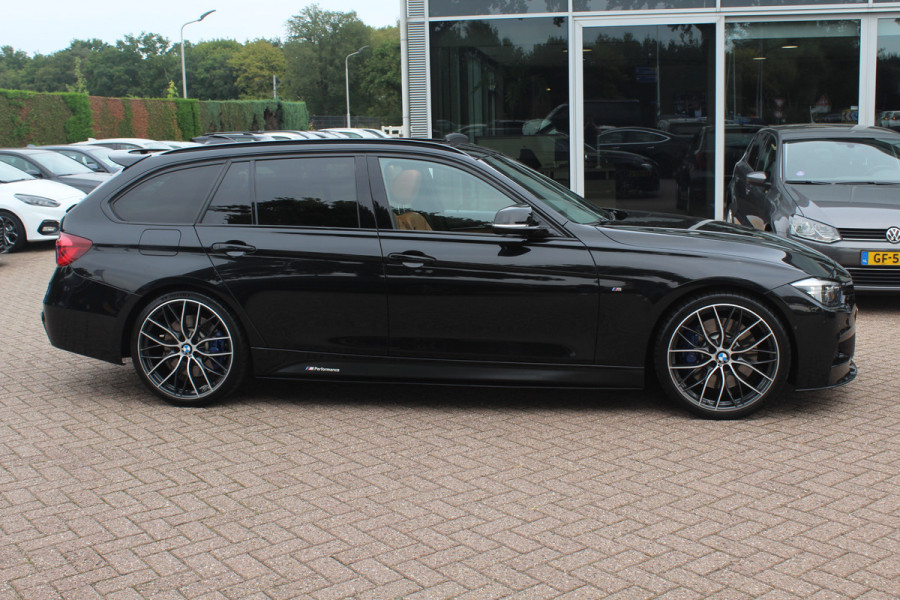 BMW 3 Serie Touring 330i M Sport Edition / M Performance / Trekhaak / Panoramadak / 360Camera / Leder / 19'' / Head-up / Navigatie / Harman Kardon / Stoelverwarming / DAB / Cruise Control