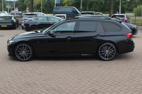 BMW 3 Serie Touring 330i M Sport Edition / M Performance / Trekhaak / Panoramadak / 360Camera / Leder / 19'' / Head-up / Navigatie / Harman Kardon / Stoelverwarming / DAB / Cruise Control