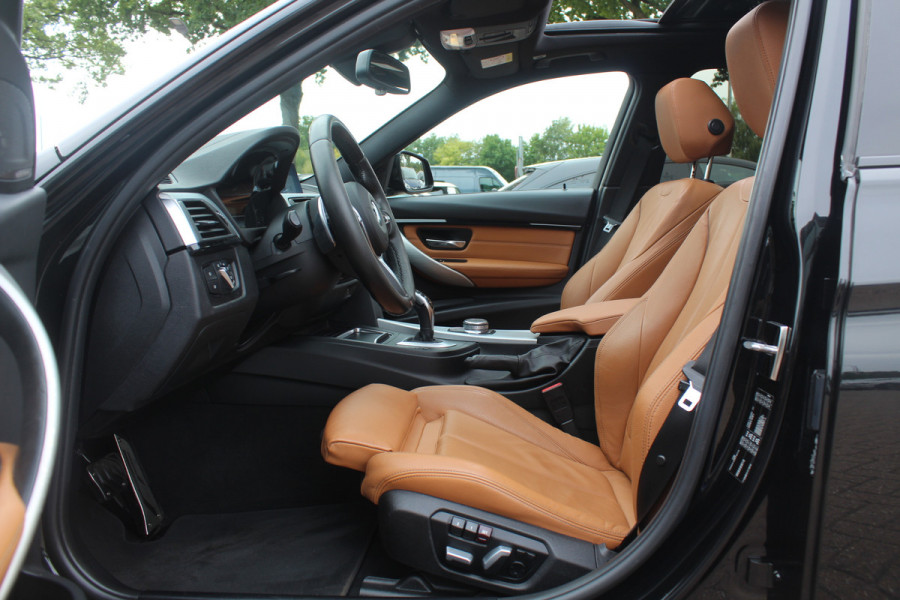 BMW 3 Serie Touring 330i M Sport Edition / M Performance / Trekhaak / Panoramadak / 360Camera / Leder / 19'' / Head-up / Navigatie / Harman Kardon / Stoelverwarming / DAB / Cruise Control