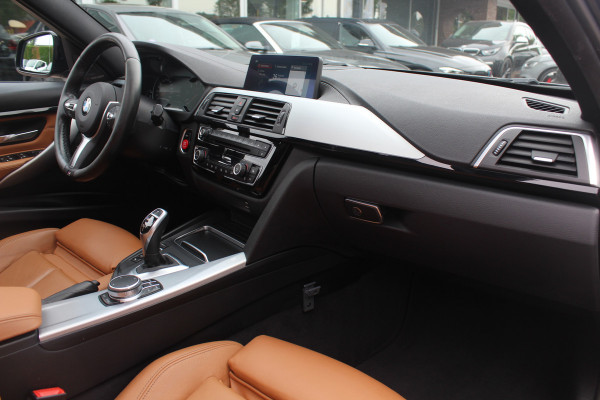 BMW 3 Serie Touring 330i M Sport Edition / M Performance / Trekhaak / Panoramadak / 360Camera / Leder / 19'' / Head-up / Navigatie / Harman Kardon / Stoelverwarming / DAB / Cruise Control