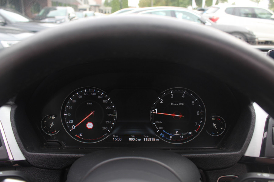 BMW 3 Serie Touring 330i M Sport Edition / M Performance / Trekhaak / Panoramadak / 360Camera / Leder / 19'' / Head-up / Navigatie / Harman Kardon / Stoelverwarming / DAB / Cruise Control